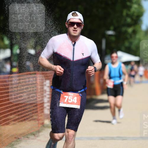 07.09.2025 - 19. Norderstedt Triathlon Michael Strokosch http://msf.ph/oto/8762495 07.09.2025 12:56:39 Laufen 754, 1243, 1373 meine-sportfotos.de