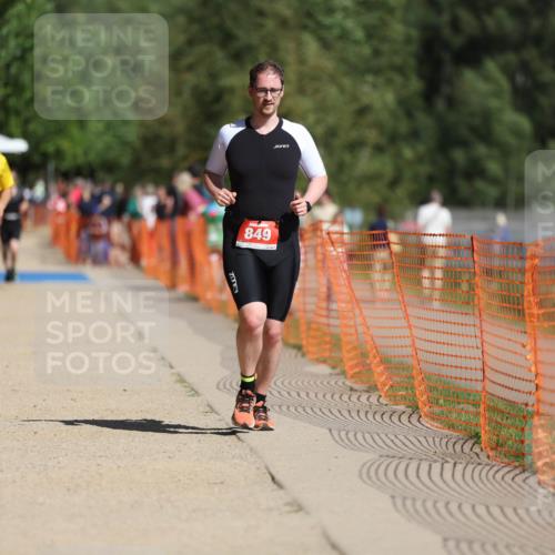 07.09.2025 - 19. Norderstedt Triathlon Michael Strokosch http://msf.ph/oto/8762616 07.09.2025 12:09:13 Laufen 228, 849, 1189 meine-sportfotos.de