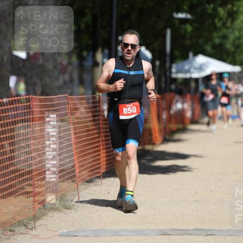 07.09.2025 - 19. Norderstedt Triathlon Michael Strokosch http://msf.ph/oto/8762619 07.09.2025 12:56:51 Laufen 156, 169, 850 meine-sportfotos.de
