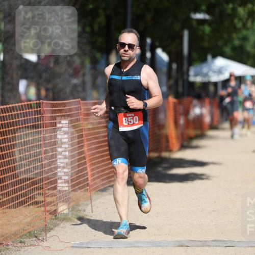 07.09.2025 - 19. Norderstedt Triathlon Michael Strokosch http://msf.ph/oto/8762634 07.09.2025 12:56:51 Laufen 156, 169, 850 meine-sportfotos.de