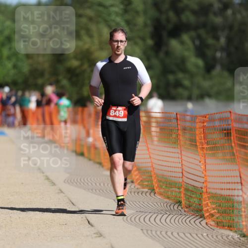 07.09.2025 - 19. Norderstedt Triathlon Michael Strokosch http://msf.ph/oto/8762639 07.09.2025 12:09:14 Laufen 228, 849, 1189 meine-sportfotos.de