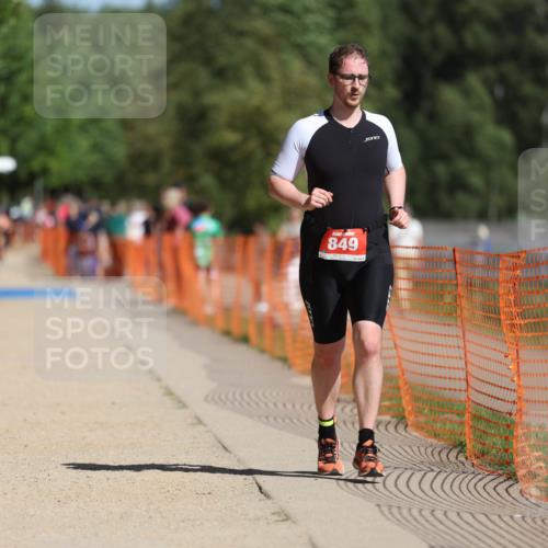 07.09.2025 - 19. Norderstedt Triathlon Michael Strokosch http://msf.ph/oto/8762649 07.09.2025 12:09:14 Laufen 228, 849, 1189 meine-sportfotos.de