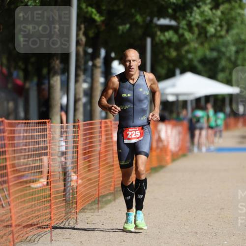 07.09.2025 - 19. Norderstedt Triathlon Michael Strokosch http://msf.ph/oto/8762702 07.09.2025 11:28:35 Laufen 225 meine-sportfotos.de