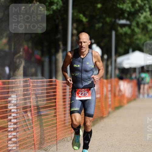 07.09.2025 - 19. Norderstedt Triathlon Michael Strokosch http://msf.ph/oto/8762735 07.09.2025 11:28:36 Laufen 225 meine-sportfotos.de