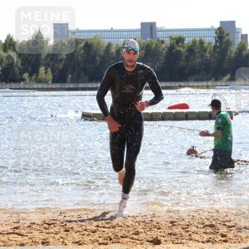 07.09.2025 - 19. Norderstedt Triathlon Luisa Fischer http://msf.ph/oto/8762774 07.09.2025 14:54:40 Schwimmen 1433 meine-sportfotos.de
