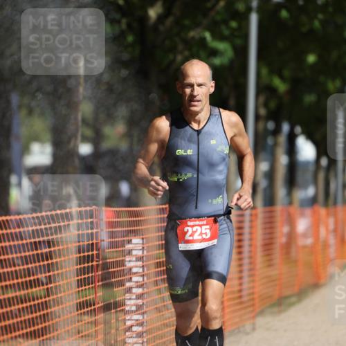 07.09.2025 - 19. Norderstedt Triathlon Michael Strokosch http://msf.ph/oto/8762784 07.09.2025 11:28:37 Laufen 225 meine-sportfotos.de