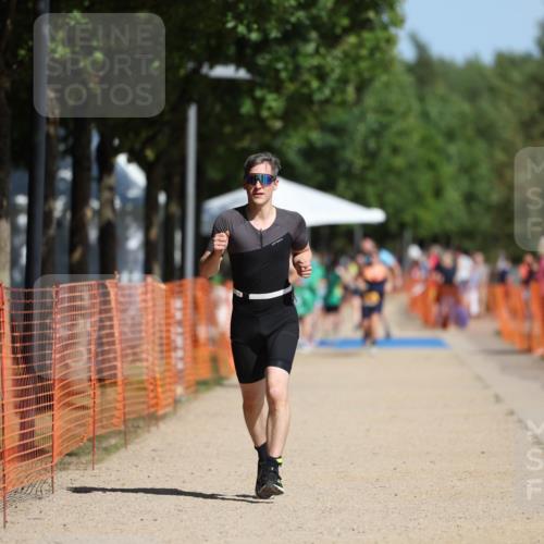 07.09.2025 - 19. Norderstedt Triathlon Michael Strokosch http://msf.ph/oto/8762790 07.09.2025 12:09:30 Laufen 859 meine-sportfotos.de