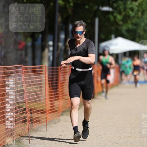 07.09.2025 - 19. Norderstedt Triathlon Michael Strokosch http://msf.ph/oto/8762828 07.09.2025 12:09:32 Laufen 859, 1383 meine-sportfotos.de