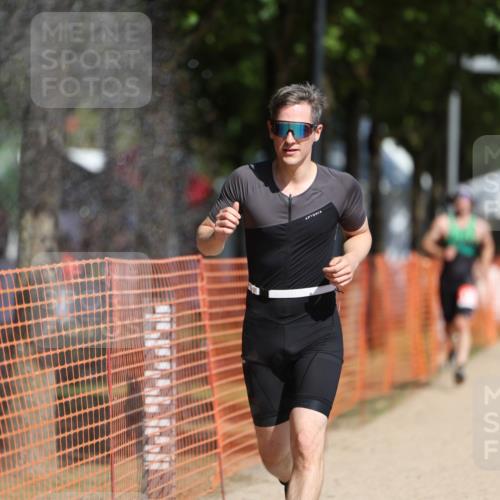 07.09.2025 - 19. Norderstedt Triathlon Michael Strokosch http://msf.ph/oto/8762849 07.09.2025 12:09:33 Laufen 859, 1383 meine-sportfotos.de