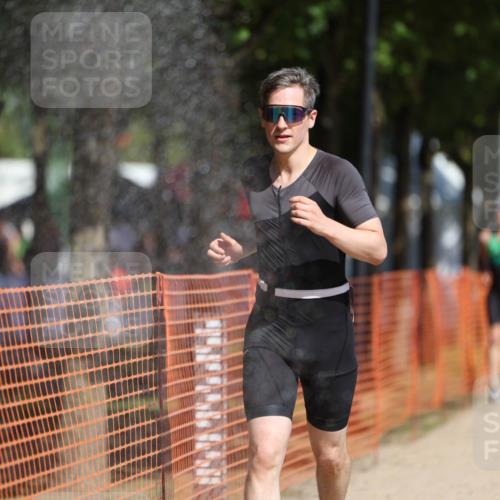 07.09.2025 - 19. Norderstedt Triathlon Michael Strokosch http://msf.ph/oto/8762854 07.09.2025 12:09:34 Laufen 859, 1383 meine-sportfotos.de