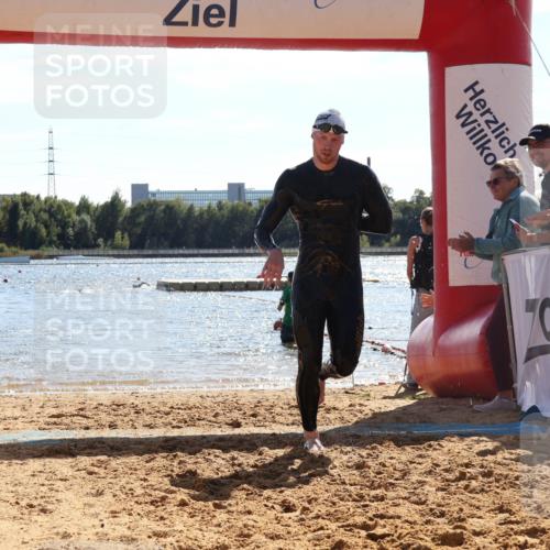 07.09.2025 - 19. Norderstedt Triathlon Luisa Fischer http://msf.ph/oto/8762864 07.09.2025 14:55:28 Schwimmen 402 meine-sportfotos.de