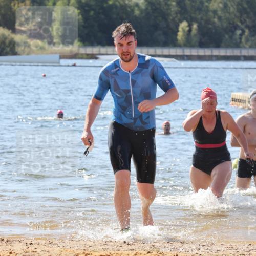 07.09.2025 - 19. Norderstedt Triathlon Luisa Fischer http://msf.ph/oto/8762943 07.09.2025 12:12:13 Schwimmen 153, 305, 853, 1295 meine-sportfotos.de