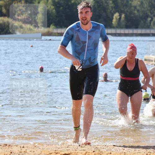 07.09.2025 - 19. Norderstedt Triathlon Luisa Fischer http://msf.ph/oto/8762951 07.09.2025 12:12:13 Schwimmen 153, 305, 853, 1295 meine-sportfotos.de