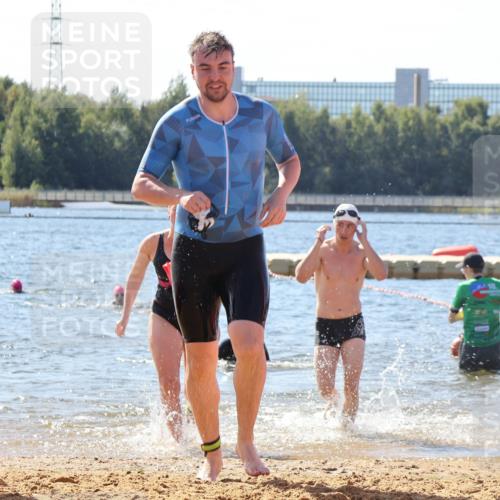 07.09.2025 - 19. Norderstedt Triathlon Luisa Fischer http://msf.ph/oto/8762987 07.09.2025 12:12:16 Schwimmen 153, 305, 853, 1295 meine-sportfotos.de