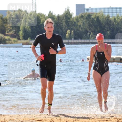 07.09.2025 - 19. Norderstedt Triathlon Luisa Fischer http://msf.ph/oto/8763042 07.09.2025 12:12:46 Schwimmen 1321, 1328 meine-sportfotos.de