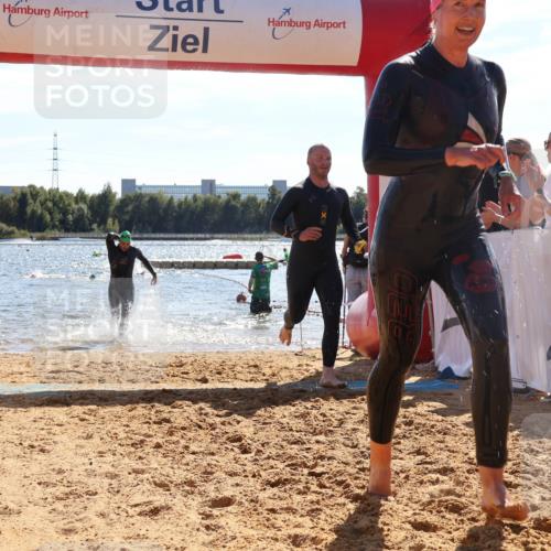 07.09.2025 - 19. Norderstedt Triathlon Luisa Fischer http://msf.ph/oto/8763046 07.09.2025 14:56:28 Schwimmen 1403, 1532, 1537 meine-sportfotos.de