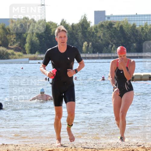 07.09.2025 - 19. Norderstedt Triathlon Luisa Fischer http://msf.ph/oto/8763047 07.09.2025 12:12:46 Schwimmen 1321, 1328 meine-sportfotos.de