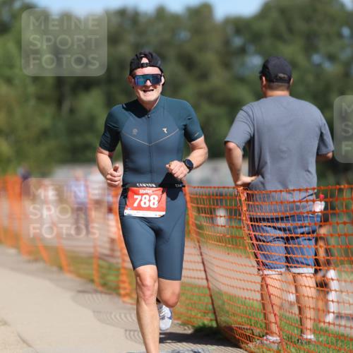 07.09.2025 - 19. Norderstedt Triathlon Michael Strokosch http://msf.ph/oto/8763054 07.09.2025 12:57:10 Laufen 259, 301, 788, 852, 898, 1231 meine-sportfotos.de
