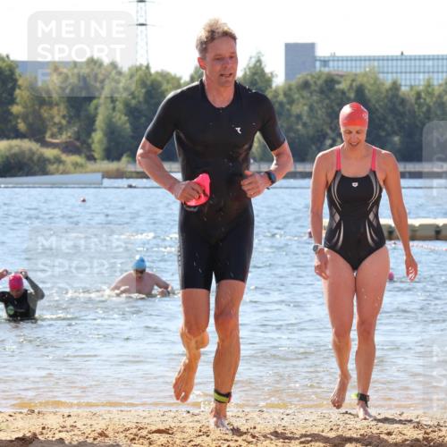 07.09.2025 - 19. Norderstedt Triathlon Luisa Fischer http://msf.ph/oto/8763059 07.09.2025 12:12:47 Schwimmen 1321, 1328 meine-sportfotos.de