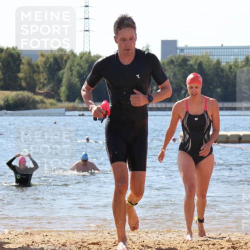 07.09.2025 - 19. Norderstedt Triathlon Luisa Fischer http://msf.ph/oto/8763065 07.09.2025 12:12:48 Schwimmen 1321, 1328 meine-sportfotos.de