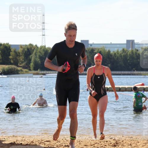 07.09.2025 - 19. Norderstedt Triathlon Luisa Fischer http://msf.ph/oto/8763071 07.09.2025 12:12:48 Schwimmen 1321, 1328 meine-sportfotos.de