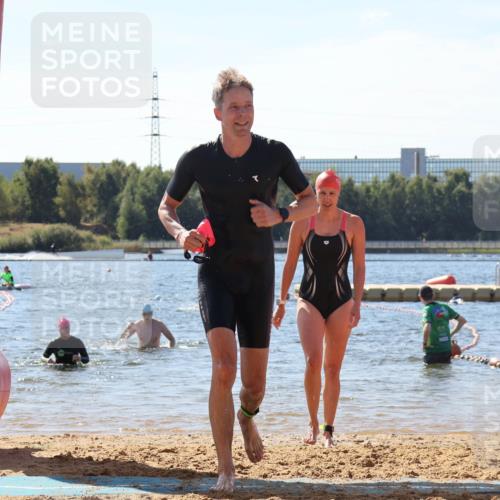 07.09.2025 - 19. Norderstedt Triathlon Luisa Fischer http://msf.ph/oto/8763082 07.09.2025 12:12:48 Schwimmen 1321, 1328 meine-sportfotos.de