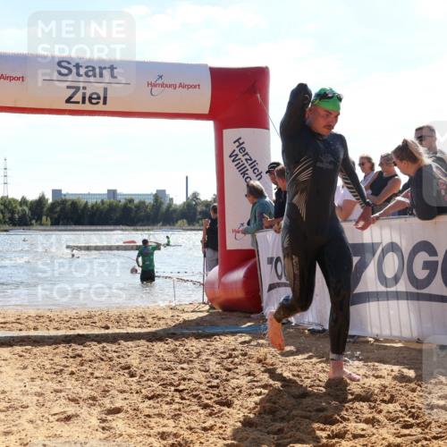 07.09.2025 - 19. Norderstedt Triathlon Luisa Fischer http://msf.ph/oto/8763089 07.09.2025 14:56:32 Schwimmen 1403, 1532, 1537 meine-sportfotos.de