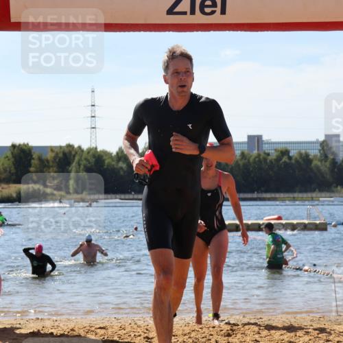 07.09.2025 - 19. Norderstedt Triathlon Luisa Fischer http://msf.ph/oto/8763090 07.09.2025 12:12:49 Schwimmen 1321, 1328 meine-sportfotos.de