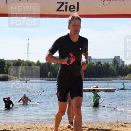 07.09.2025 - 19. Norderstedt Triathlon Luisa Fischer http://msf.ph/oto/8763096 07.09.2025 12:12:49 Schwimmen 1321, 1328 meine-sportfotos.de