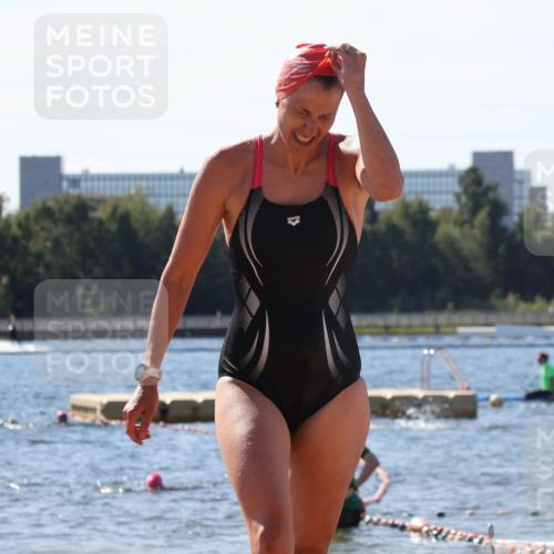 07.09.2025 - 19. Norderstedt Triathlon Luisa Fischer http://msf.ph/oto/8763103 07.09.2025 12:12:51 Schwimmen 1321, 1328 meine-sportfotos.de