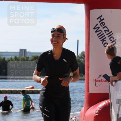 07.09.2025 - 19. Norderstedt Triathlon Luisa Fischer http://msf.ph/oto/8763226 07.09.2025 12:13:44 Schwimmen 277, 718 meine-sportfotos.de