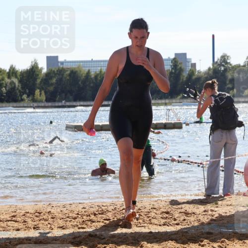 07.09.2025 - 19. Norderstedt Triathlon Luisa Fischer http://msf.ph/oto/8763227 07.09.2025 14:58:07 Schwimmen 949 meine-sportfotos.de