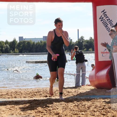 07.09.2025 - 19. Norderstedt Triathlon Luisa Fischer http://msf.ph/oto/8763236 07.09.2025 14:58:07 Schwimmen 949 meine-sportfotos.de