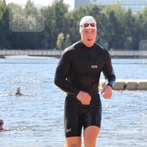 07.09.2025 - 19. Norderstedt Triathlon Luisa Fischer http://msf.ph/oto/8763247 07.09.2025 12:13:48 Schwimmen 277, 718 meine-sportfotos.de