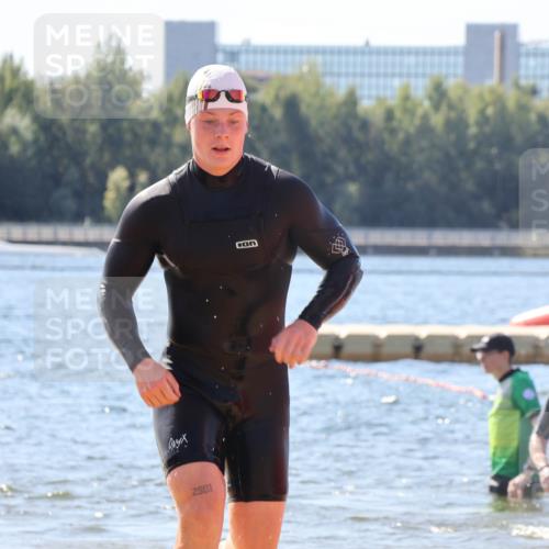 07.09.2025 - 19. Norderstedt Triathlon Luisa Fischer http://msf.ph/oto/8763251 07.09.2025 12:13:49 Schwimmen 277, 718 meine-sportfotos.de