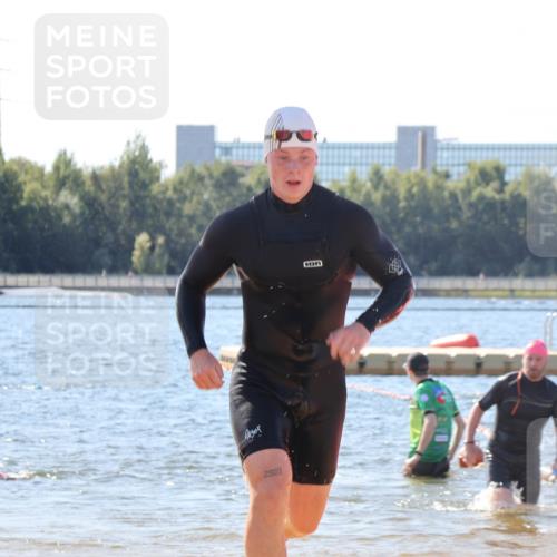 07.09.2025 - 19. Norderstedt Triathlon Luisa Fischer http://msf.ph/oto/8763264 07.09.2025 12:13:49 Schwimmen 277, 718 meine-sportfotos.de