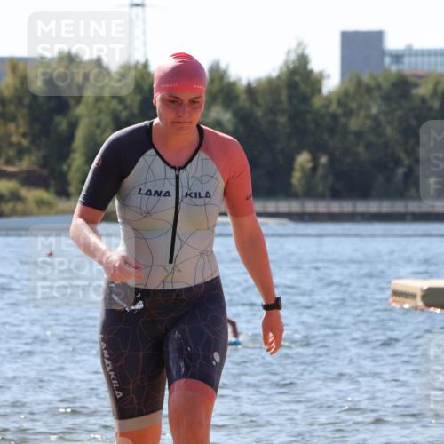 07.09.2025 - 19. Norderstedt Triathlon Luisa Fischer http://msf.ph/oto/8763315 07.09.2025 12:14:02 Schwimmen 197, 277, 809 meine-sportfotos.de