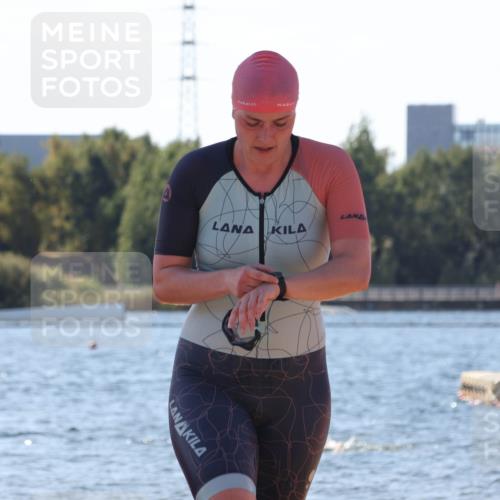 07.09.2025 - 19. Norderstedt Triathlon Luisa Fischer http://msf.ph/oto/8763341 07.09.2025 12:14:03 Schwimmen 197, 809 meine-sportfotos.de
