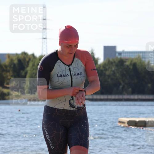 07.09.2025 - 19. Norderstedt Triathlon Luisa Fischer http://msf.ph/oto/8763344 07.09.2025 12:14:03 Schwimmen 197, 809 meine-sportfotos.de