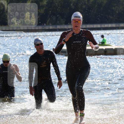 07.09.2025 - 19. Norderstedt Triathlon Luisa Fischer http://msf.ph/oto/8763525 07.09.2025 14:59:40 Schwimmen 944, 1538 meine-sportfotos.de