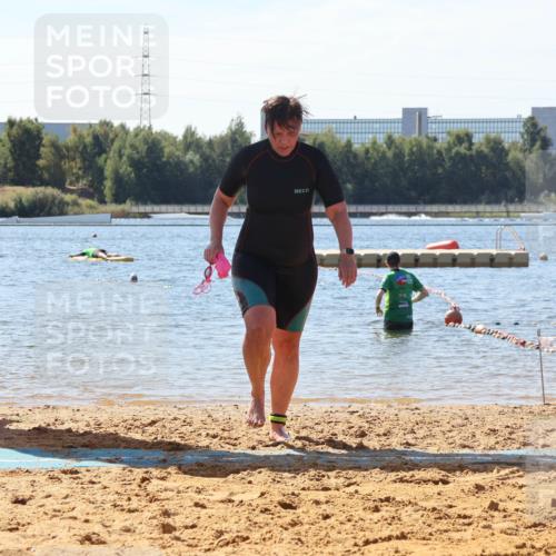 07.09.2025 - 19. Norderstedt Triathlon Luisa Fischer http://msf.ph/oto/8763563 07.09.2025 12:16:33 Schwimmen 219, 272 meine-sportfotos.de