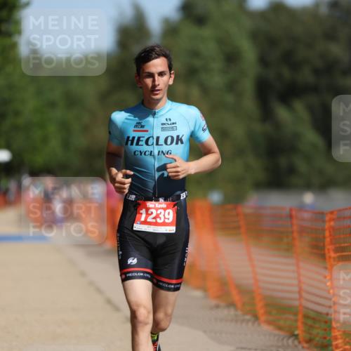 07.09.2025 - 19. Norderstedt Triathlon Michael Strokosch http://msf.ph/oto/8763645 07.09.2025 12:10:39 Laufen 1239 meine-sportfotos.de