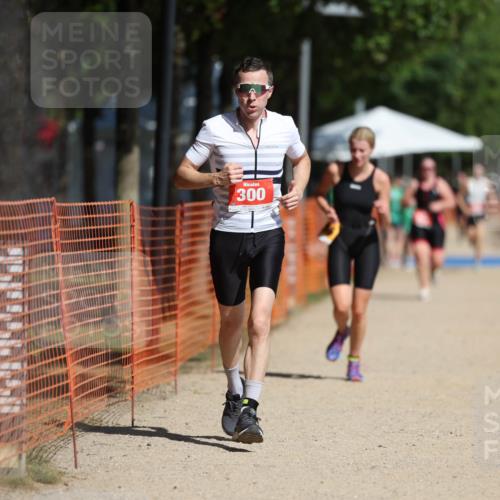 07.09.2025 - 19. Norderstedt Triathlon Michael Strokosch http://msf.ph/oto/8763696 07.09.2025 12:10:47 Laufen 300, 1155 meine-sportfotos.de