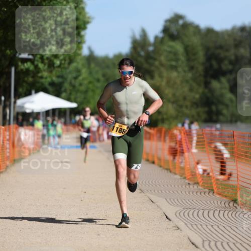 07.09.2025 - 19. Norderstedt Triathlon Michael Strokosch http://msf.ph/oto/8763871 07.09.2025 11:30:48 Laufen 1180, 1188 meine-sportfotos.de