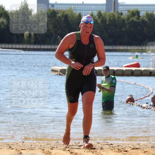 07.09.2025 - 19. Norderstedt Triathlon Luisa Fischer http://msf.ph/oto/8763915 07.09.2025 12:29:14 Schwimmen 698, 744 meine-sportfotos.de