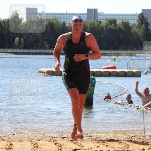 07.09.2025 - 19. Norderstedt Triathlon Luisa Fischer http://msf.ph/oto/8763916 07.09.2025 12:29:14 Schwimmen 698, 744 meine-sportfotos.de