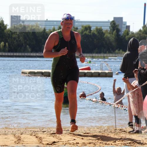 07.09.2025 - 19. Norderstedt Triathlon Luisa Fischer http://msf.ph/oto/8763928 07.09.2025 12:29:14 Schwimmen 698, 744 meine-sportfotos.de