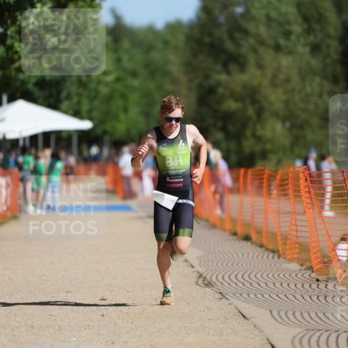 07.09.2025 - 19. Norderstedt Triathlon Michael Strokosch http://msf.ph/oto/8763970 07.09.2025 11:30:52 Laufen 1180, 1188 meine-sportfotos.de