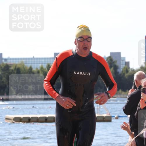 07.09.2025 - 19. Norderstedt Triathlon Luisa Fischer http://msf.ph/oto/8763977 07.09.2025 12:30:22 Schwimmen 706, 707 meine-sportfotos.de