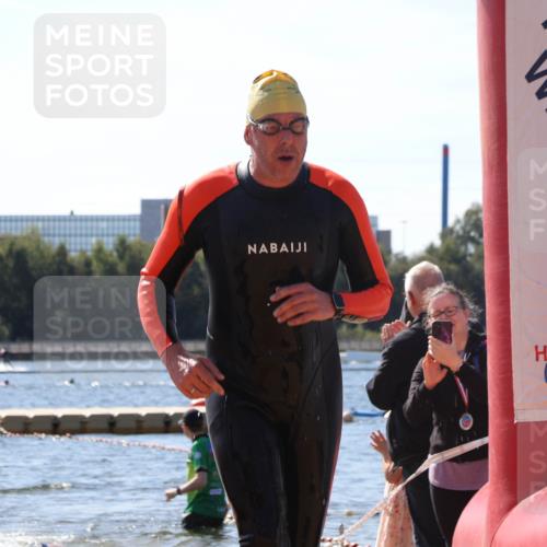 07.09.2025 - 19. Norderstedt Triathlon Luisa Fischer http://msf.ph/oto/8763985 07.09.2025 12:30:22 Schwimmen 706, 707 meine-sportfotos.de